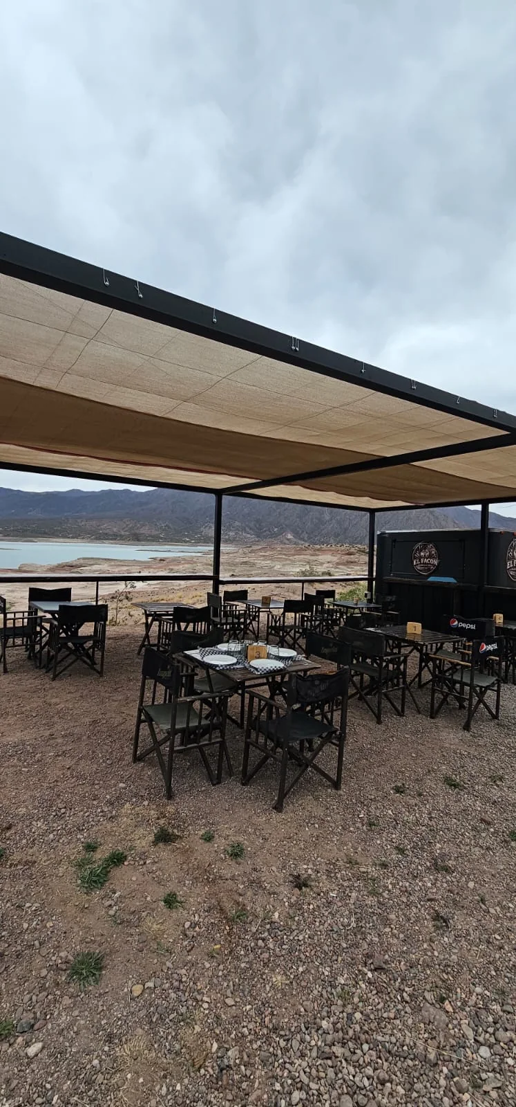 Parrillada El Facón con vista a Potrerillos